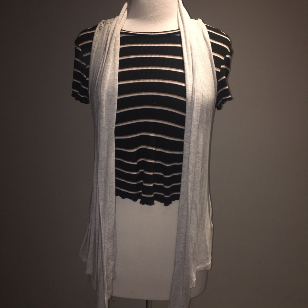 Ardene tshirt and 2 vests size M